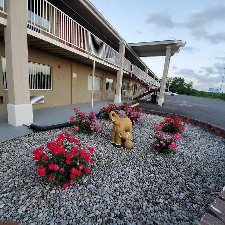Big Spring Inn Мэдисонвилл Экстерьер фото