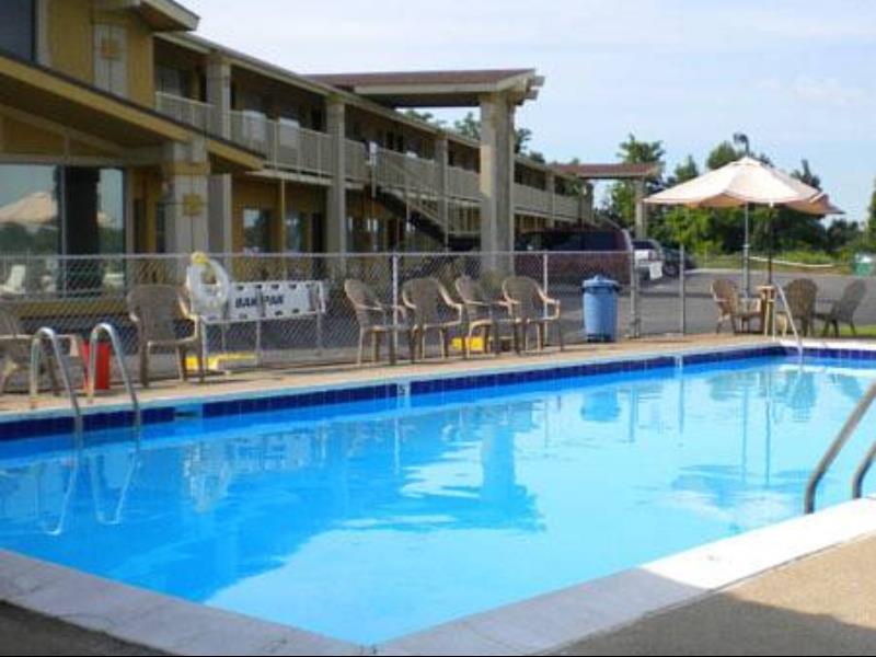 Big Spring Inn Мэдисонвилл Экстерьер фото
