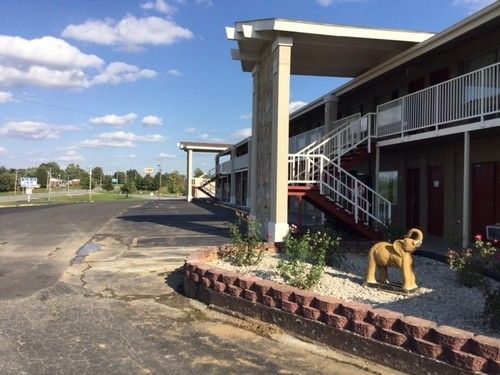 Big Spring Inn Мэдисонвилл Экстерьер фото