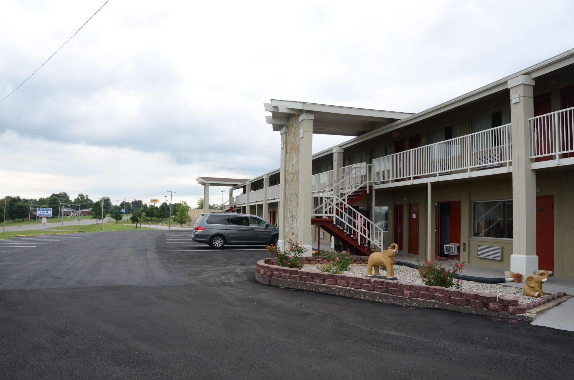 Big Spring Inn Мэдисонвилл Экстерьер фото