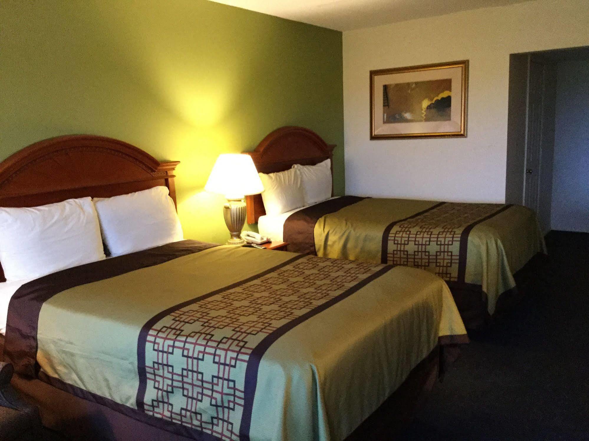 Big Spring Inn Мэдисонвилл Экстерьер фото